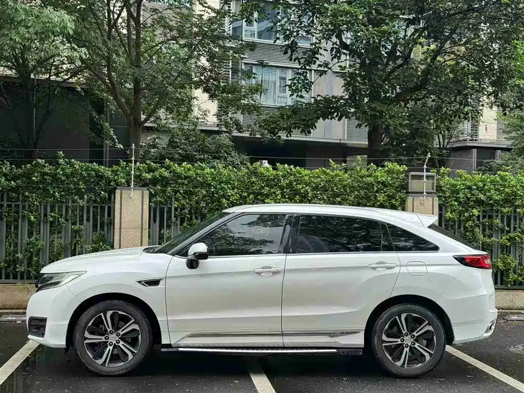 Honda UR-V 370 TURBO 2 WD Distinguished CN-V