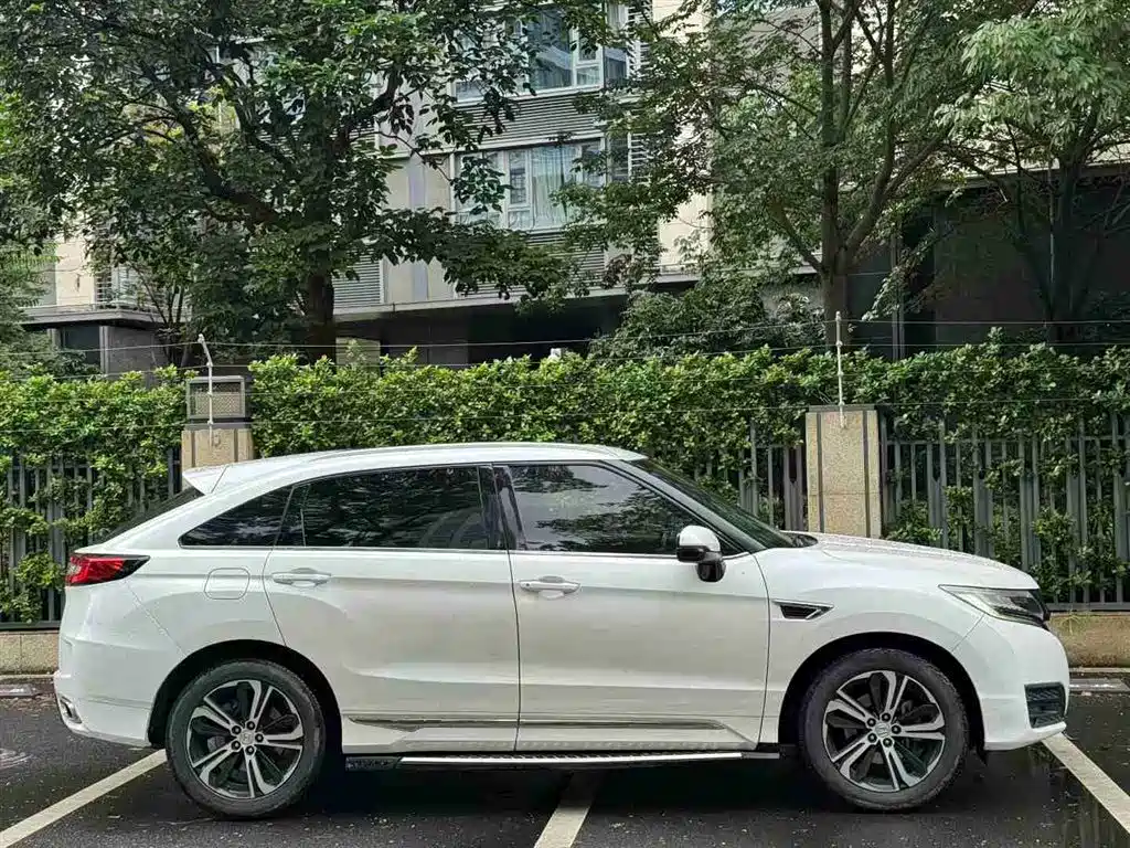 Honda UR-V 370 TURBO 2 WD Distinguished CN-V