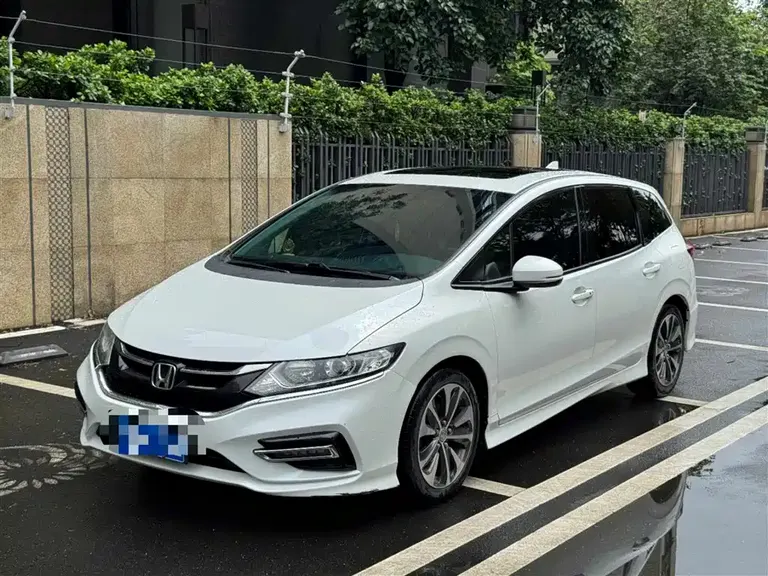 Honda Jade 210 TURBO CVT Style 5-seat