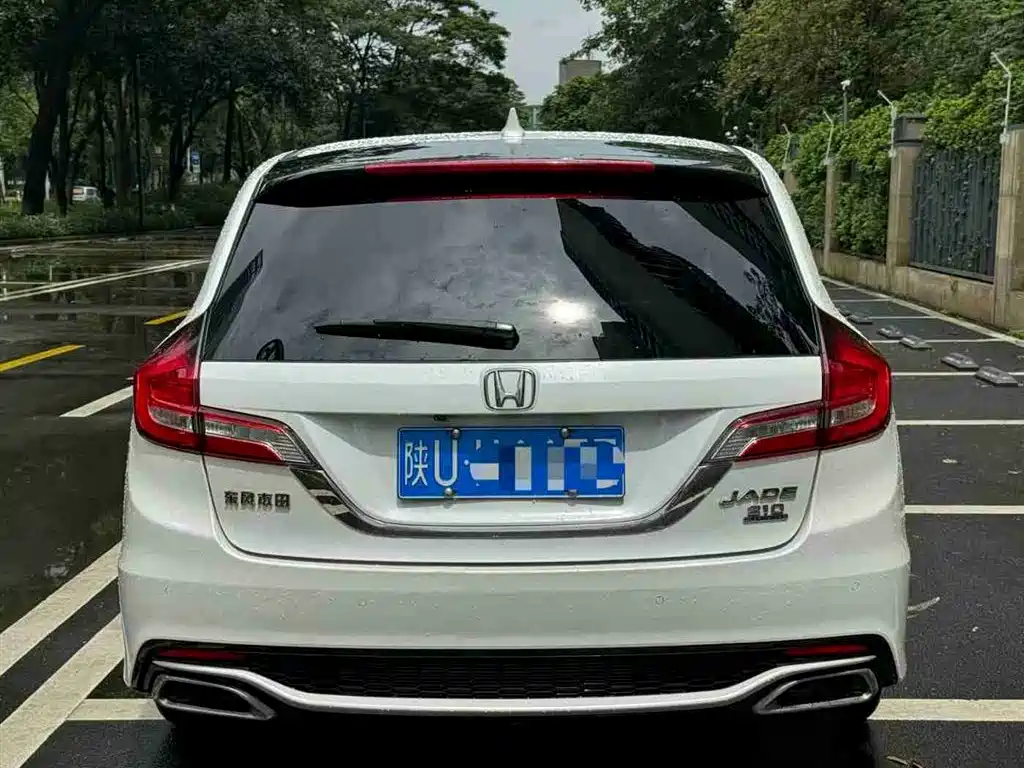 Jade 210 TURBO CVT Style 5-seat