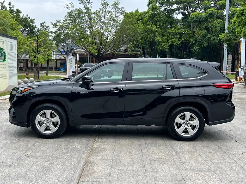 Highlander 2.5 L Smart e-Hybrid Dual Engine 2 WD Elite 7-seat
