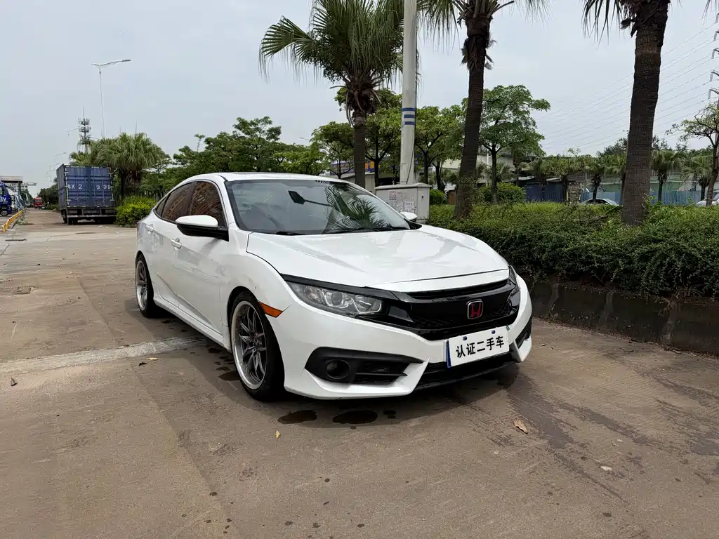 Civic 220 TURBO CVT Luxury