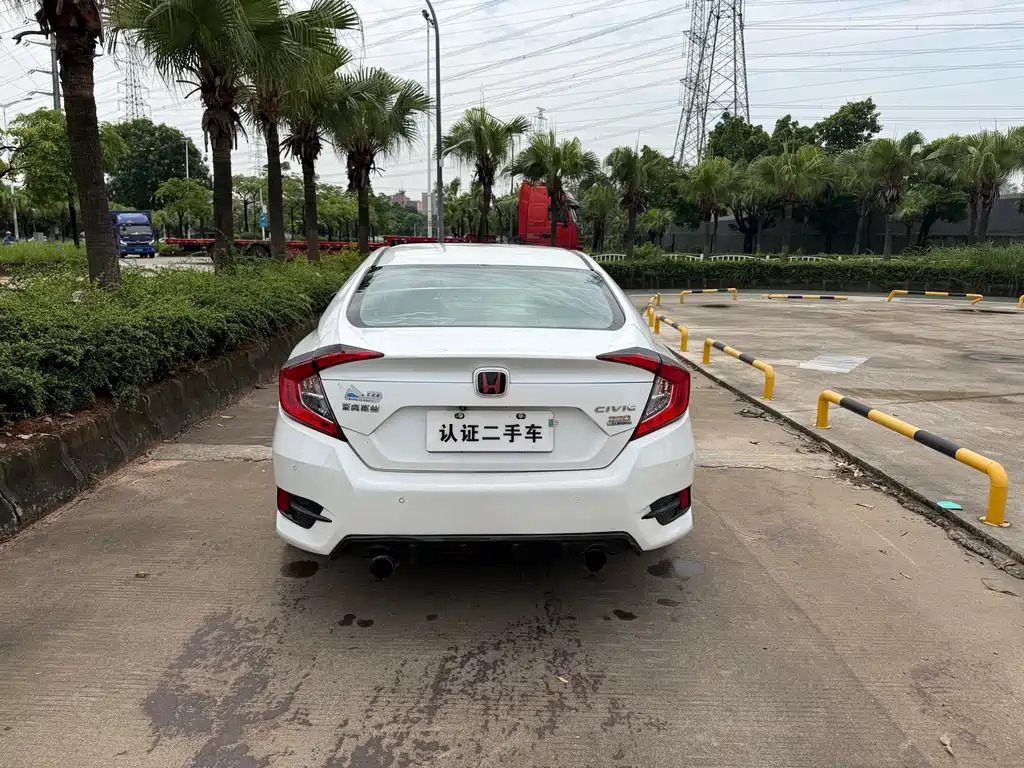 Civic 220 TURBO CVT Luxury