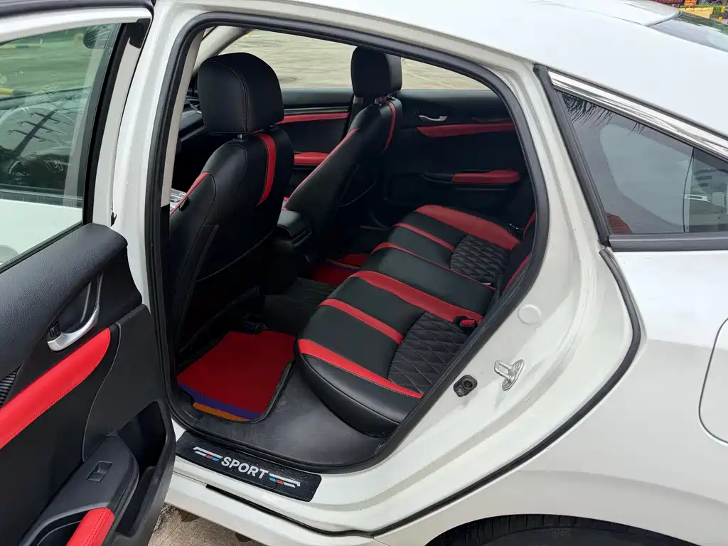 Civic 220 TURBO CVT Luxury