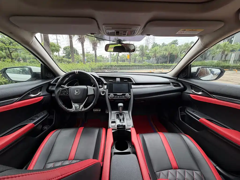 Civic 220 TURBO CVT Luxury
