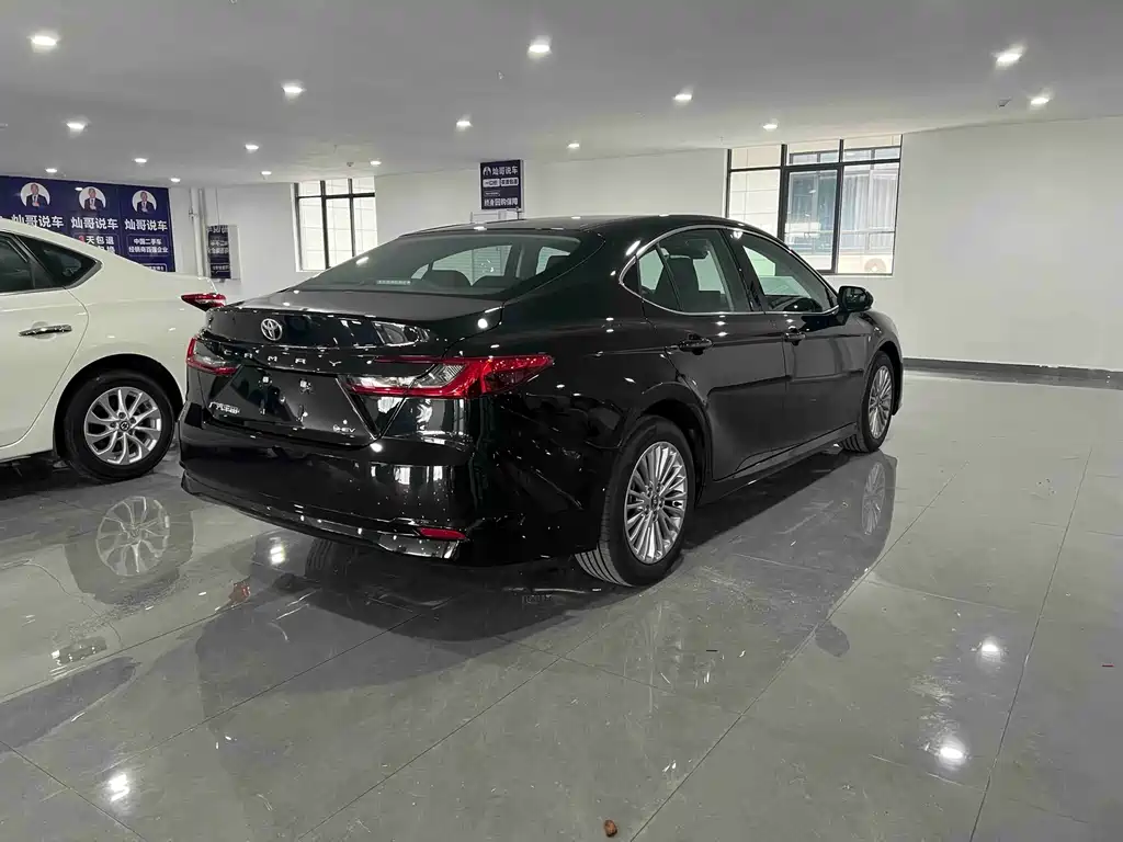 Camry Dual Engine 2.0 HE Elite