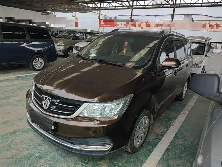 Baojun 730 Facelift 1.5 L Manual Standard 7-seat CN-V