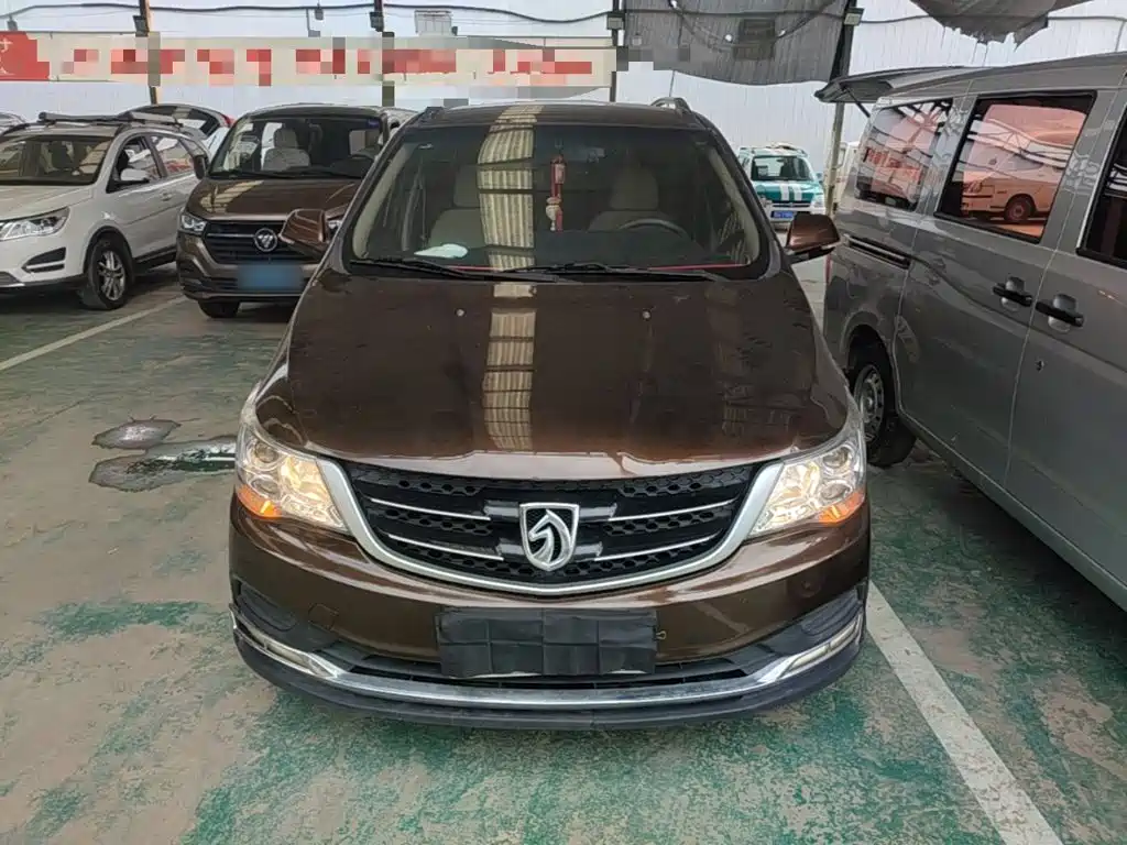 Baojun 730 Facelift 1.5 L Manual Standard 7-seat CN-V