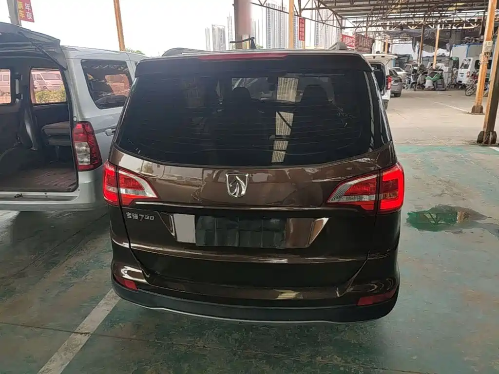 Baojun 730 Facelift 1.5 L Manual Standard 7-seat CN-V