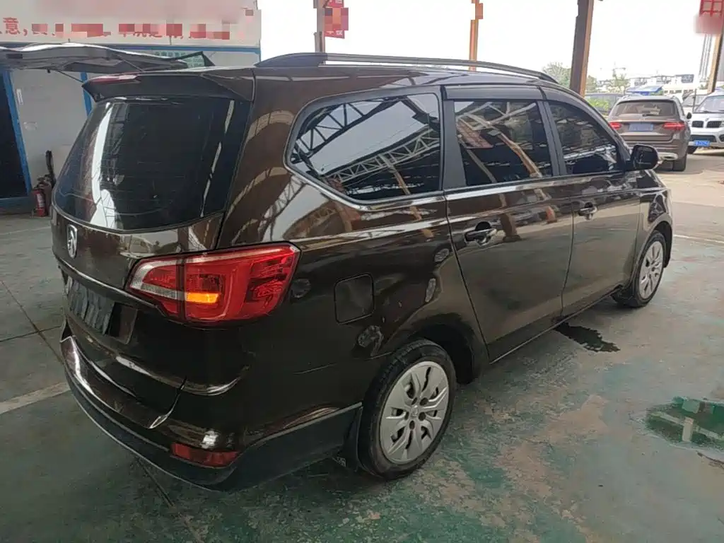 Baojun 730 Facelift 1.5 L Manual Standard 7-seat CN-V