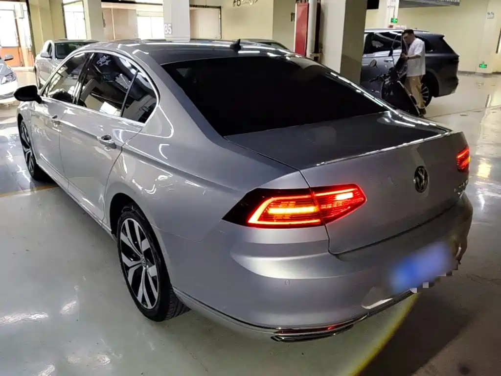 Magotan 380 TSI DSG Distinguished