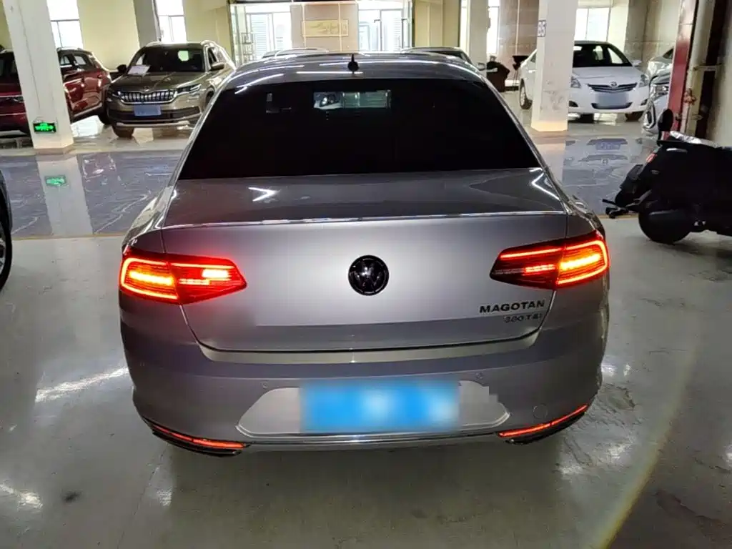 Magotan 380 TSI DSG Distinguished