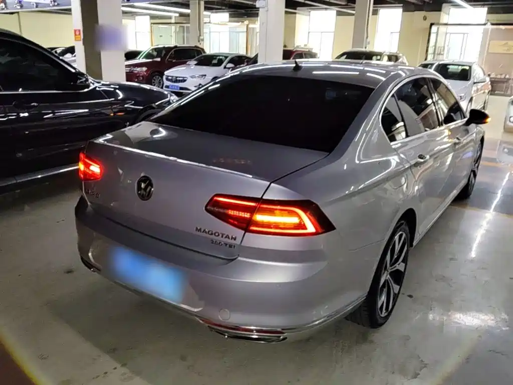 Magotan 380 TSI DSG Distinguished