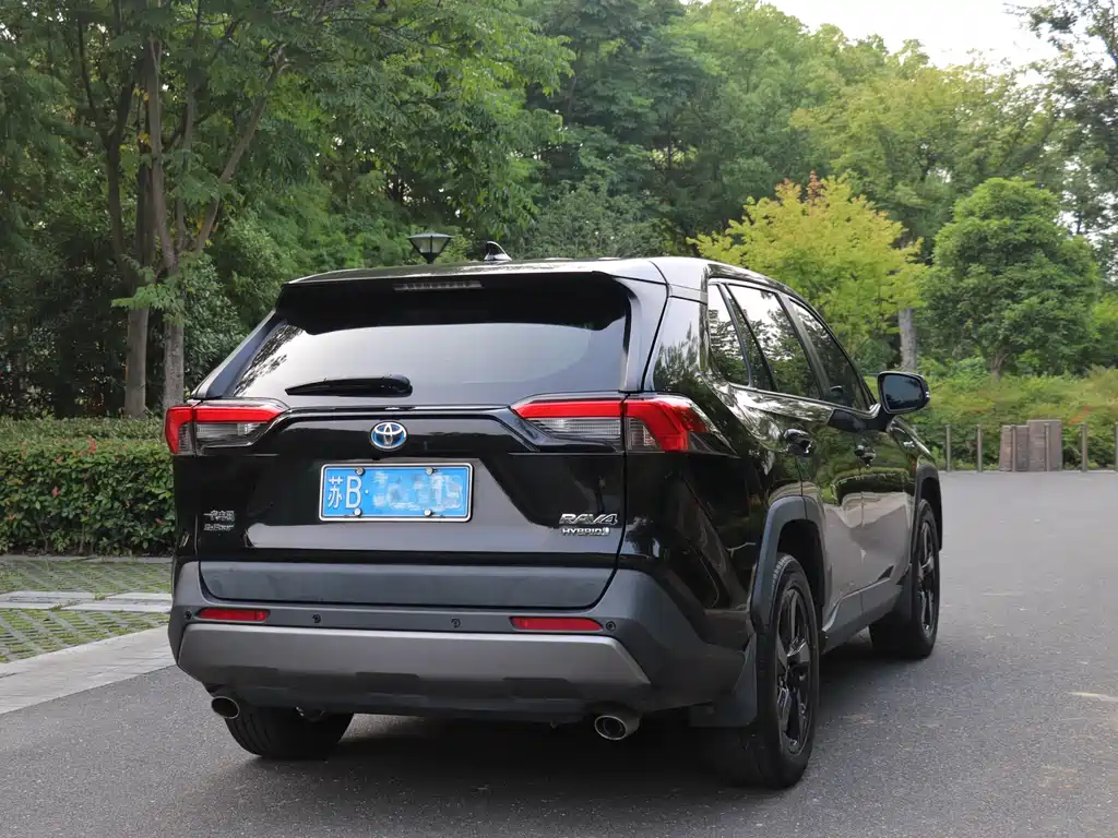RAV4 Dual Engine 2.5 L E-CVT 4 WD Elite PLUS