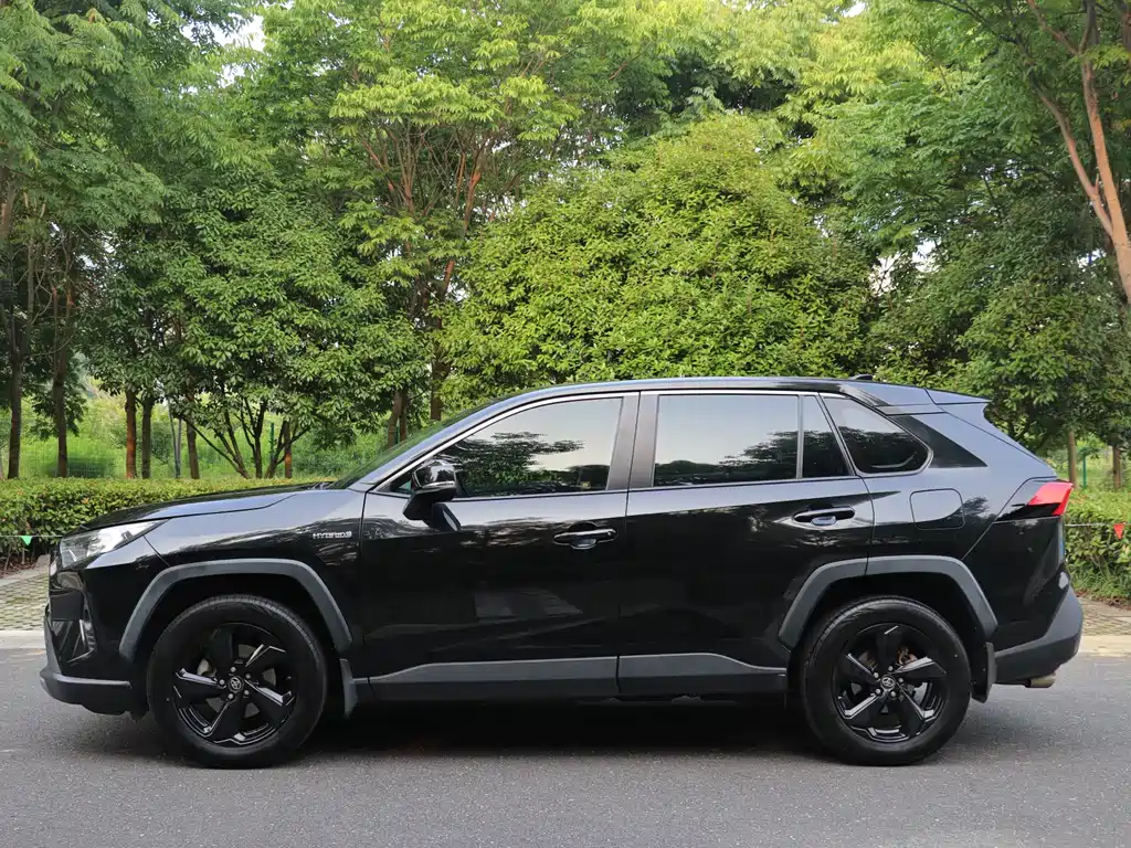RAV4 Dual Engine 2.5 L E-CVT 4 WD Elite PLUS