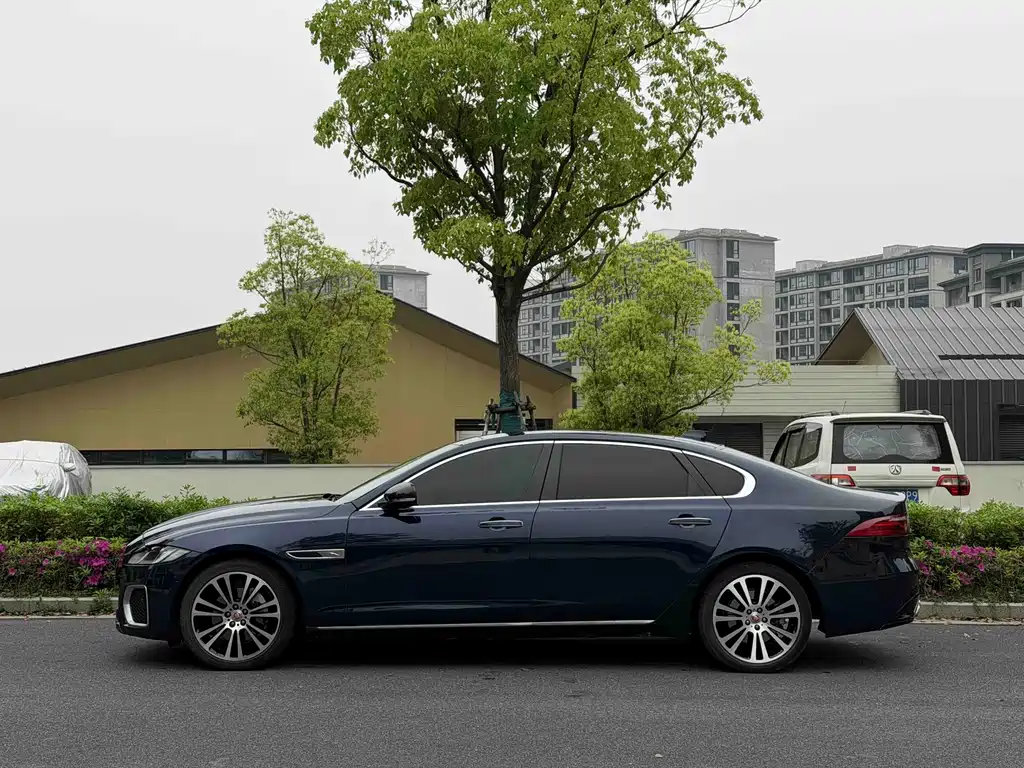 Jaguar XFL XFL 2.0 T P250 2 WD Premium Luxury