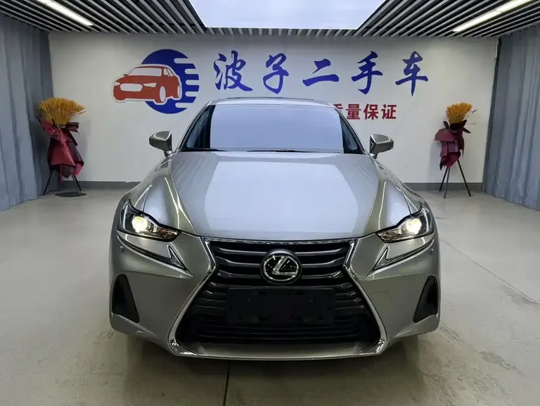 Lexus IS 300 Leading