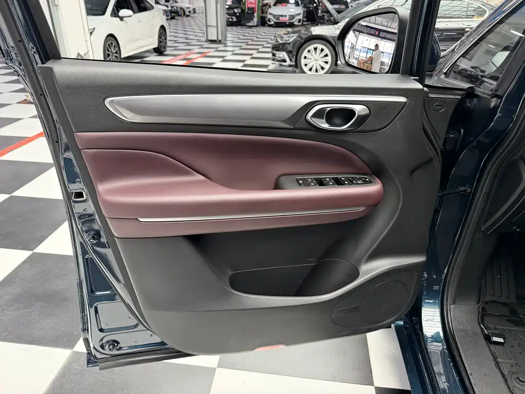 GAC Trumpchi M6 PRO 270 T Auto Luxury