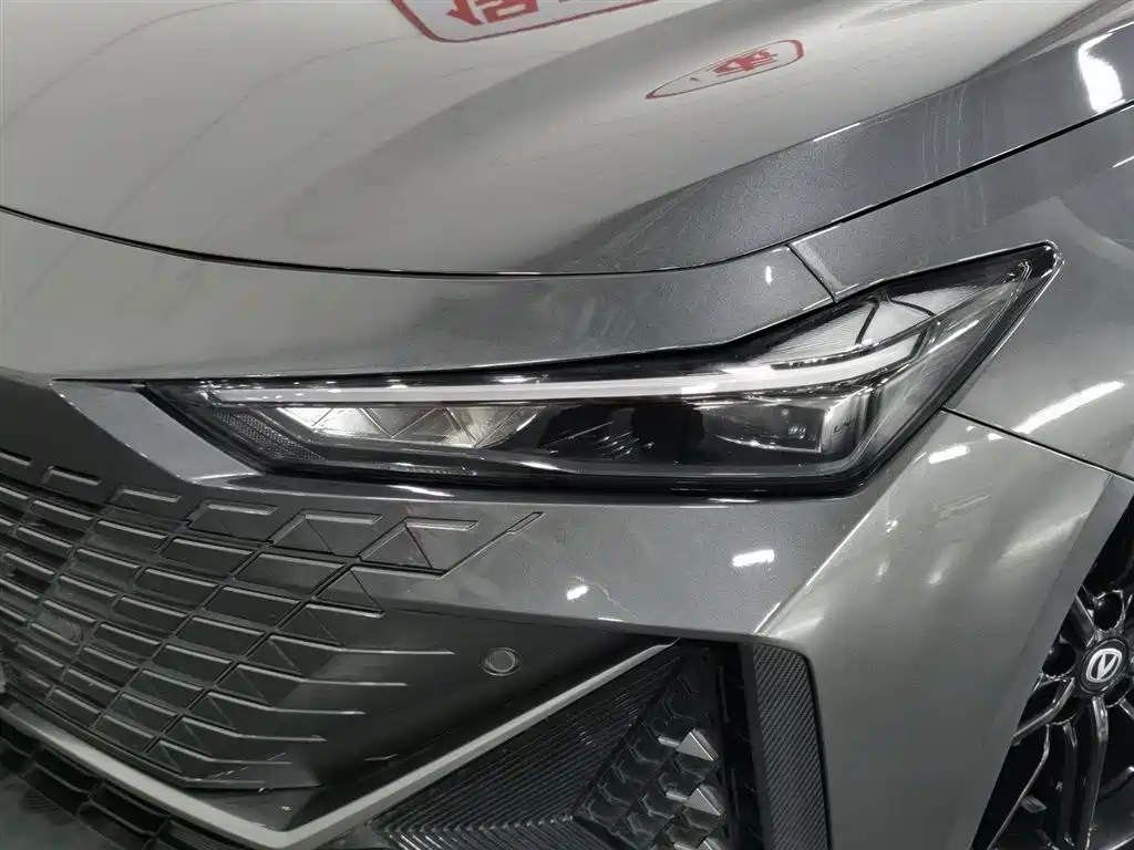 Changan UNI-V 1.5 T Distinguished