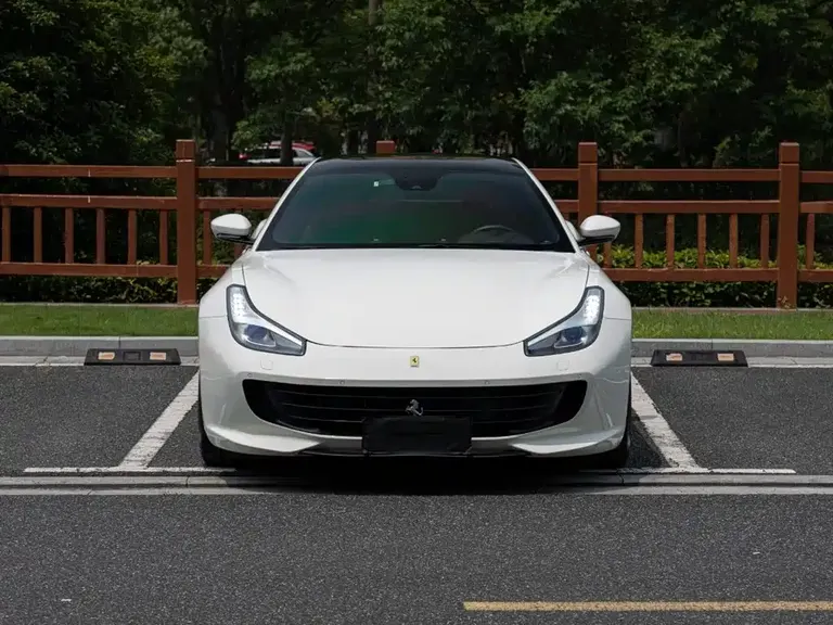 Ferrari GTC4 Lusso 3.9 T V8