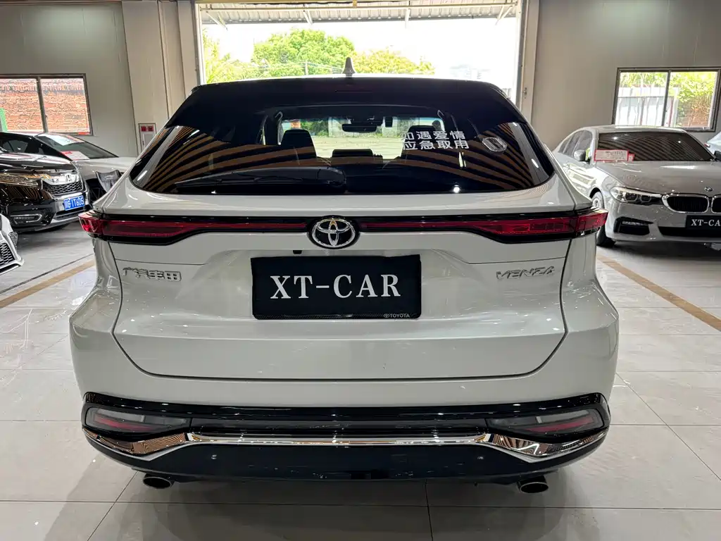 Venza 2.0 L CVT 2 WD Luxury