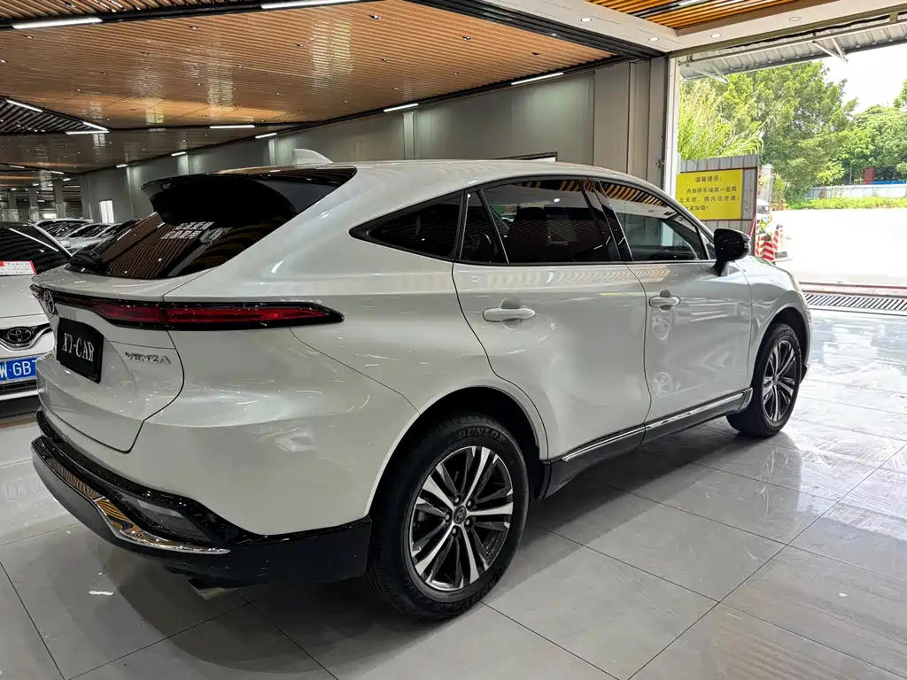 Venza 2.0 L CVT 2 WD Luxury