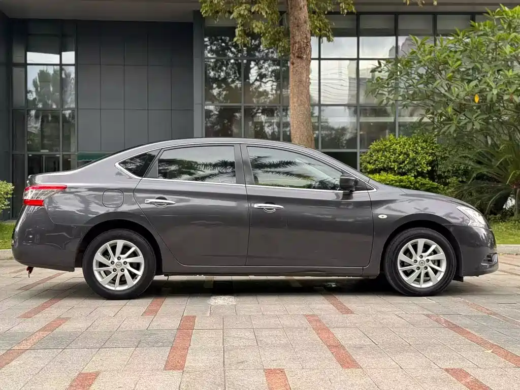 Sylphy 1.6 XV CVT Premium