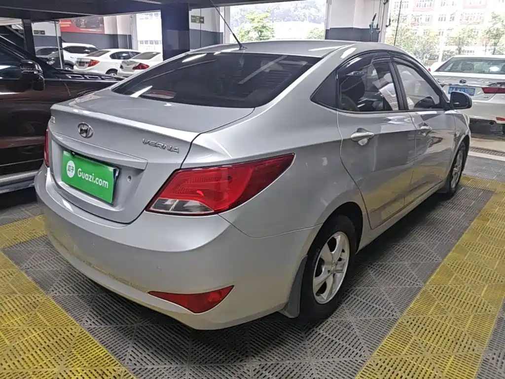 Accent 1.4 L Auto Intelligent GLS