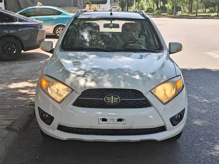 FAW Xiali N7 夏利N7 2013款 1.3 L 手动尊贵型