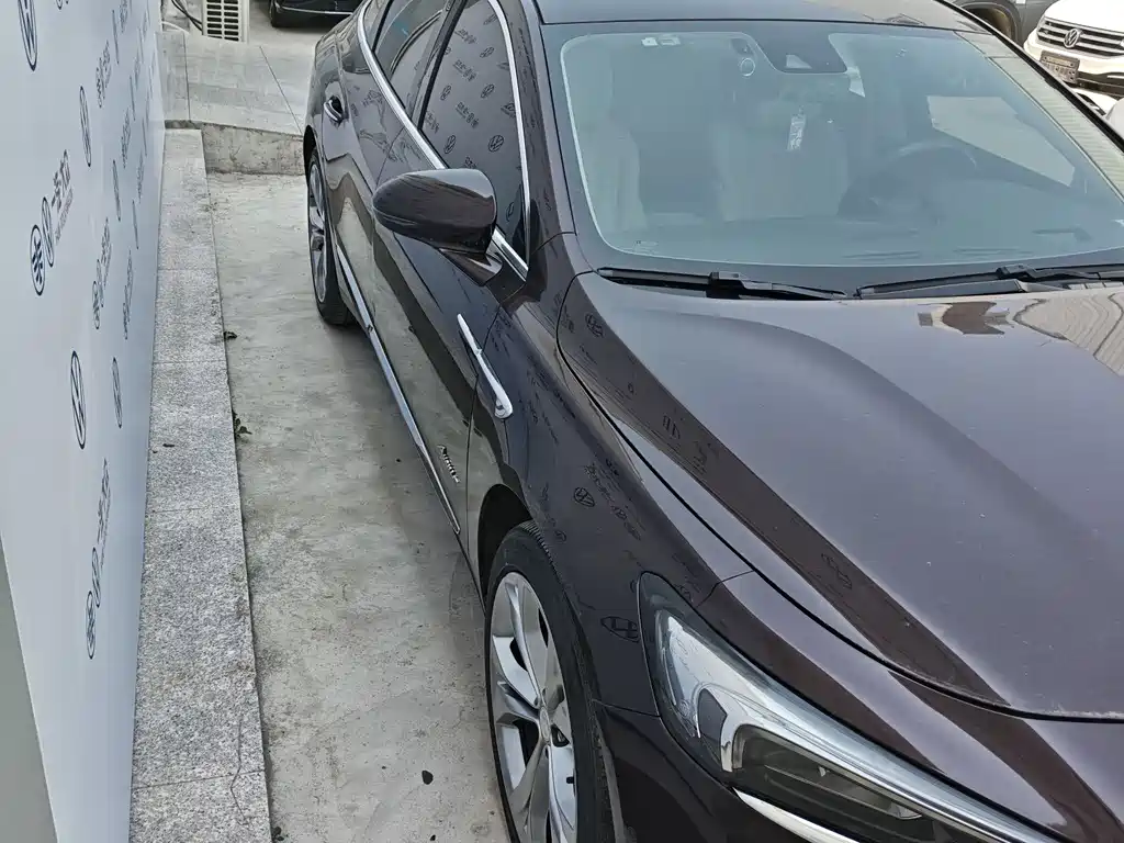 LaCrosse 652 T Luxury