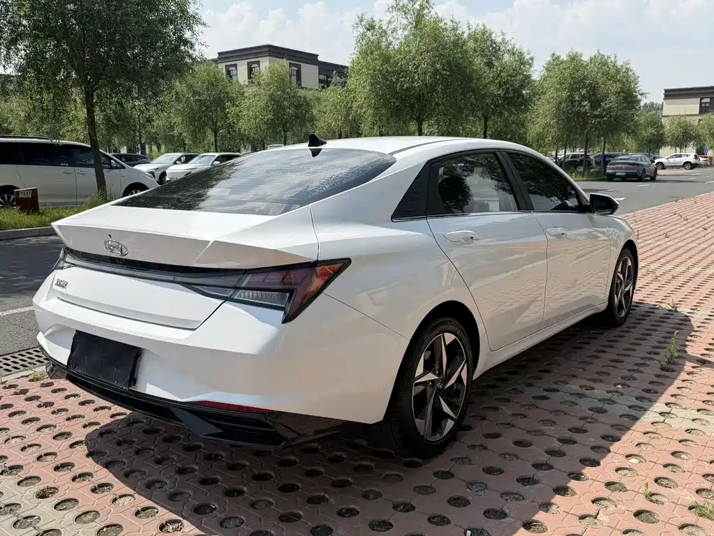 Elantra 1.5 L CVT LUX Distinguished