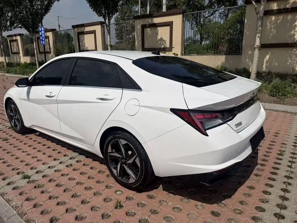Elantra 1.5 L CVT LUX Distinguished