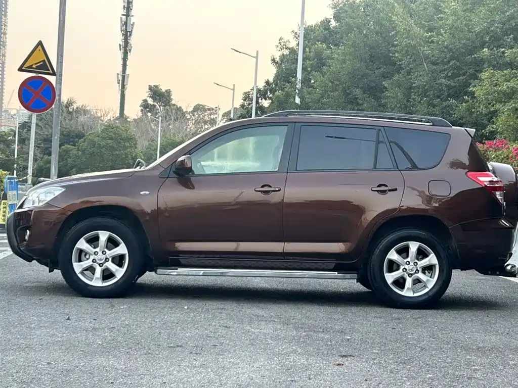 RAV4 2.0 L Auto Classic