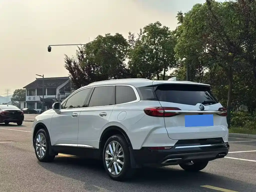 Enclave 28 T 4 WD Premium Flagship