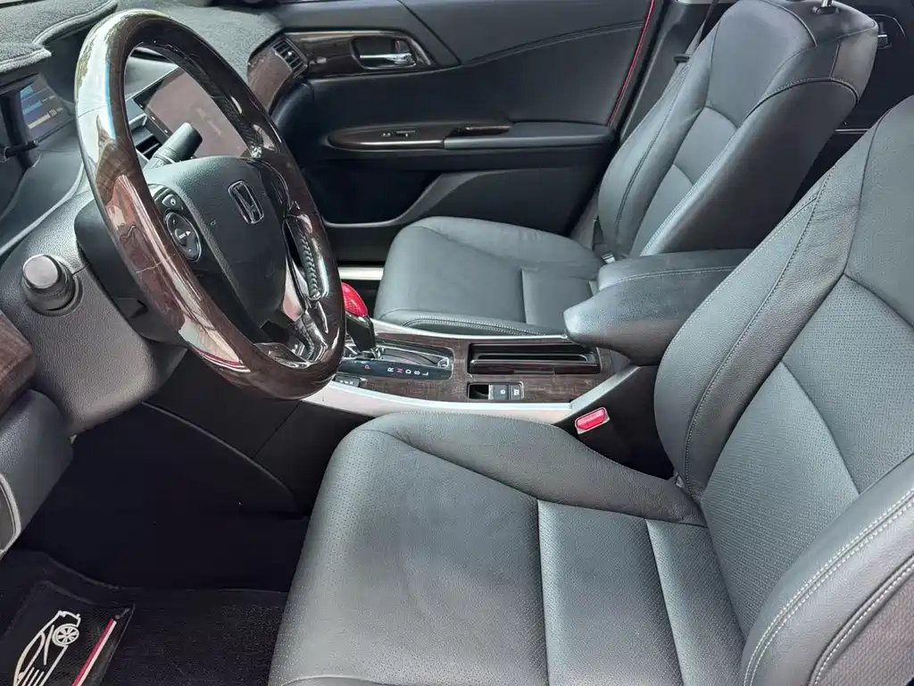 Accord 2.0 L LXS Elite