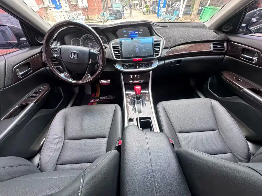 Accord 2.0 L LXS Elite