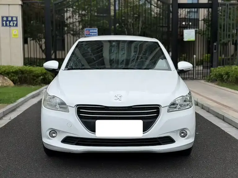 Peugeot 301 1.6 L Manual Comfort