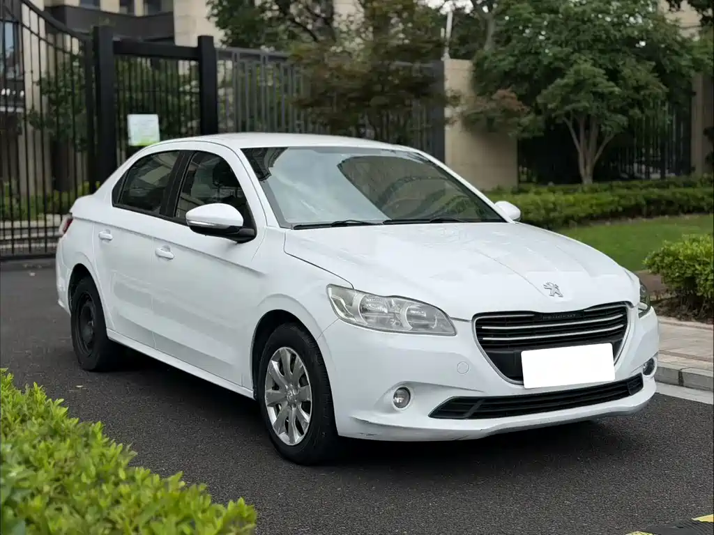 Peugeot 301 1.6 L Manual Comfort