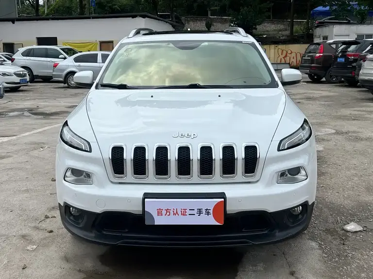 Jeep Cherokee 2.4 L Leading
