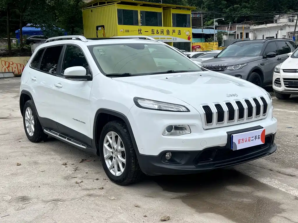 Cherokee 2.4 L Leading