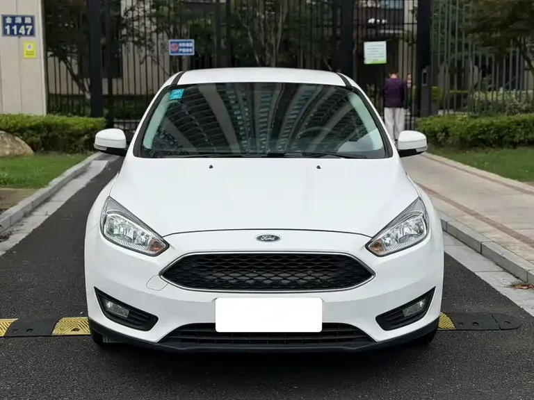Ford Focus Hatchback 1.6 L Auto Comfort