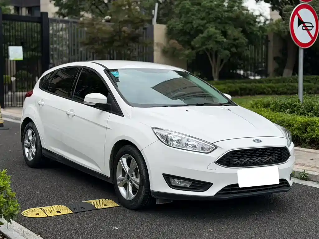 Focus Hatchback 1.6 L Auto Comfort