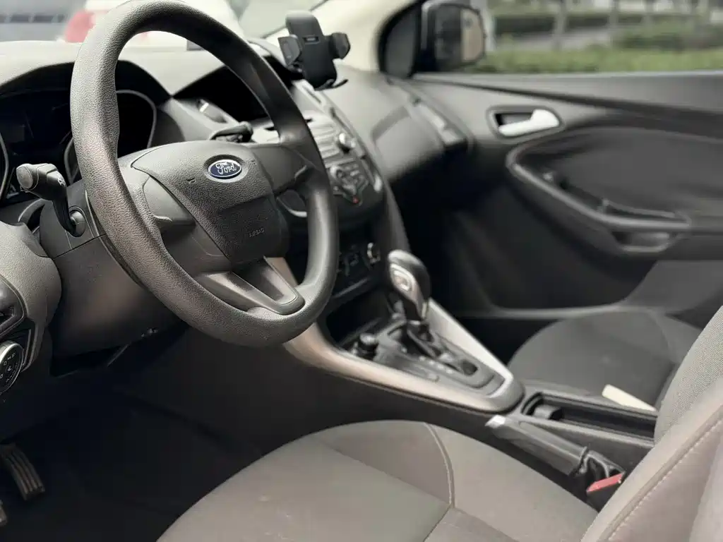 Focus Hatchback 1.6 L Auto Comfort