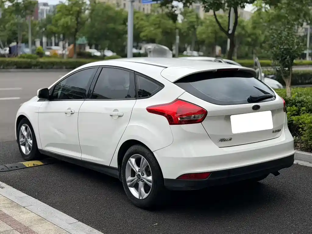 Focus Hatchback 1.6 L Auto Comfort