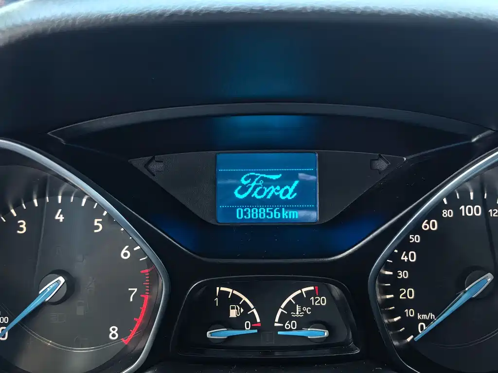 Focus Hatchback Classic 1.6 L Auto Style Smart Travel