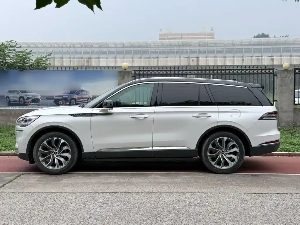 Aviator 3.0 T V6 4 WD Executive