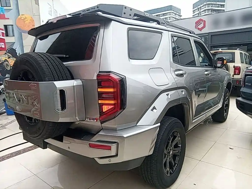 Tank 400 NEV Hi4-T Offroad