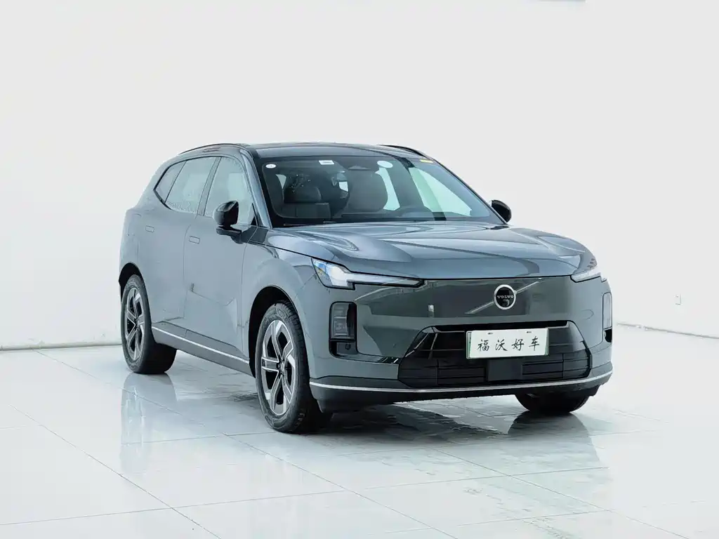 Volvo XC70 PHEV 沃尔沃XC70插电式混动 2026款 四驱超长续航Core