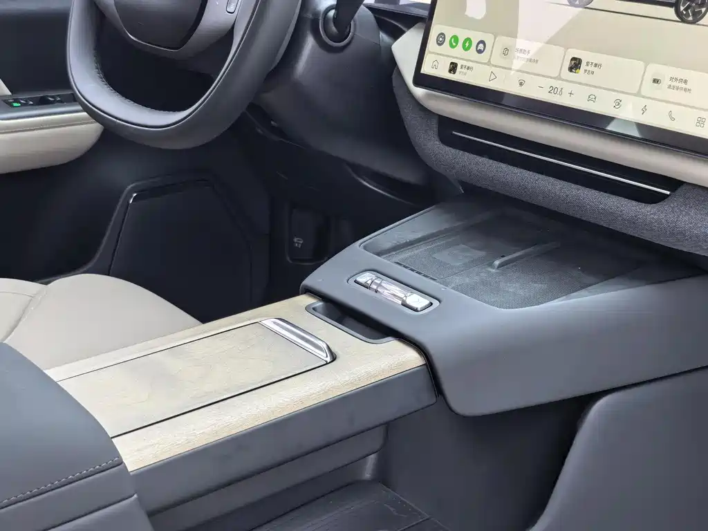 Volvo XC70 PHEV 沃尔沃XC70插电式混动 2026款 四驱超长续航Core