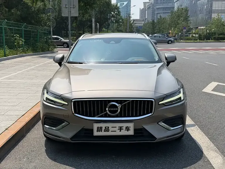 Volvo V60 沃尔沃V60 2020款 T4 智逸豪华版